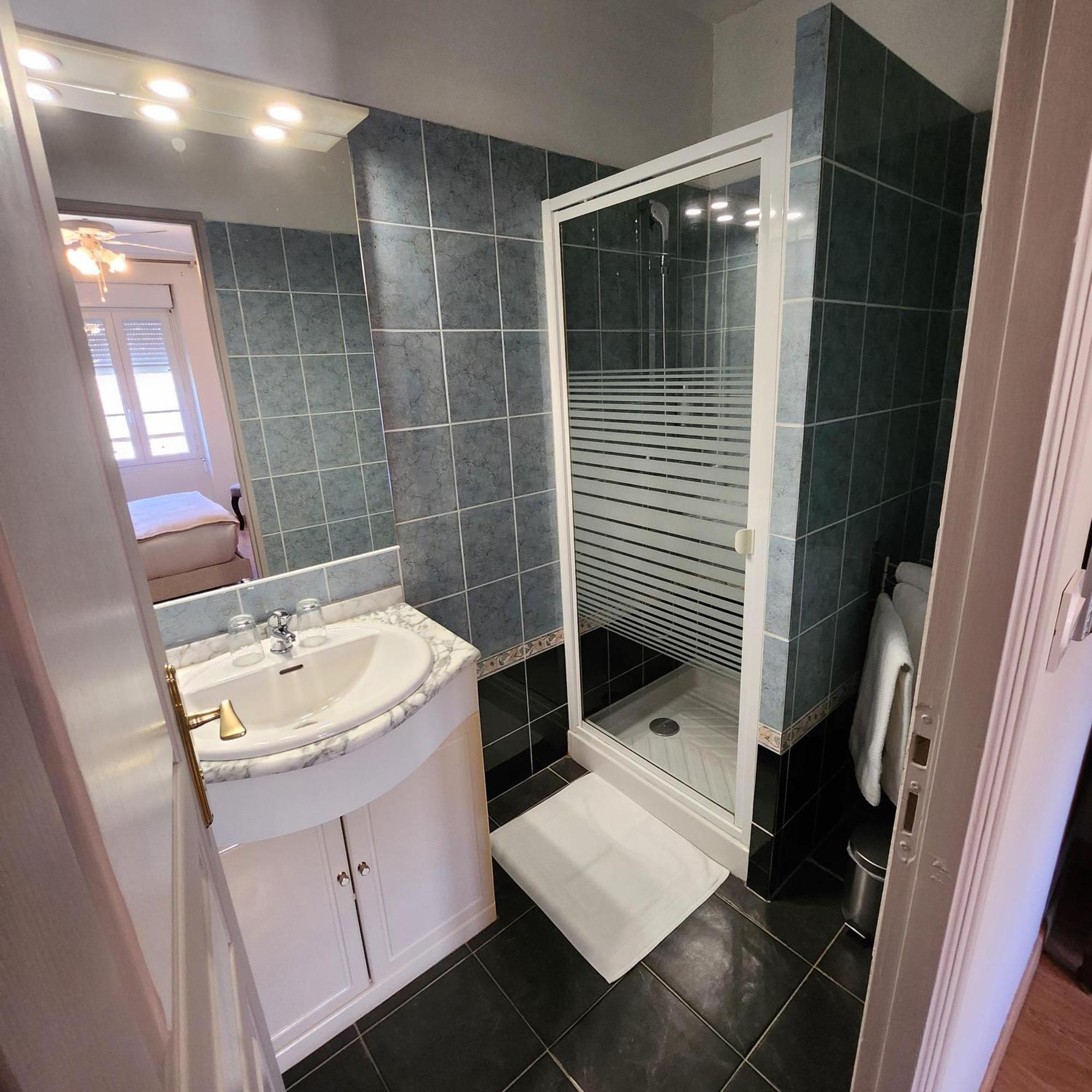 Hotel La Tour Perrier Eyrans-de Soudiac Zewnętrze zdjęcie