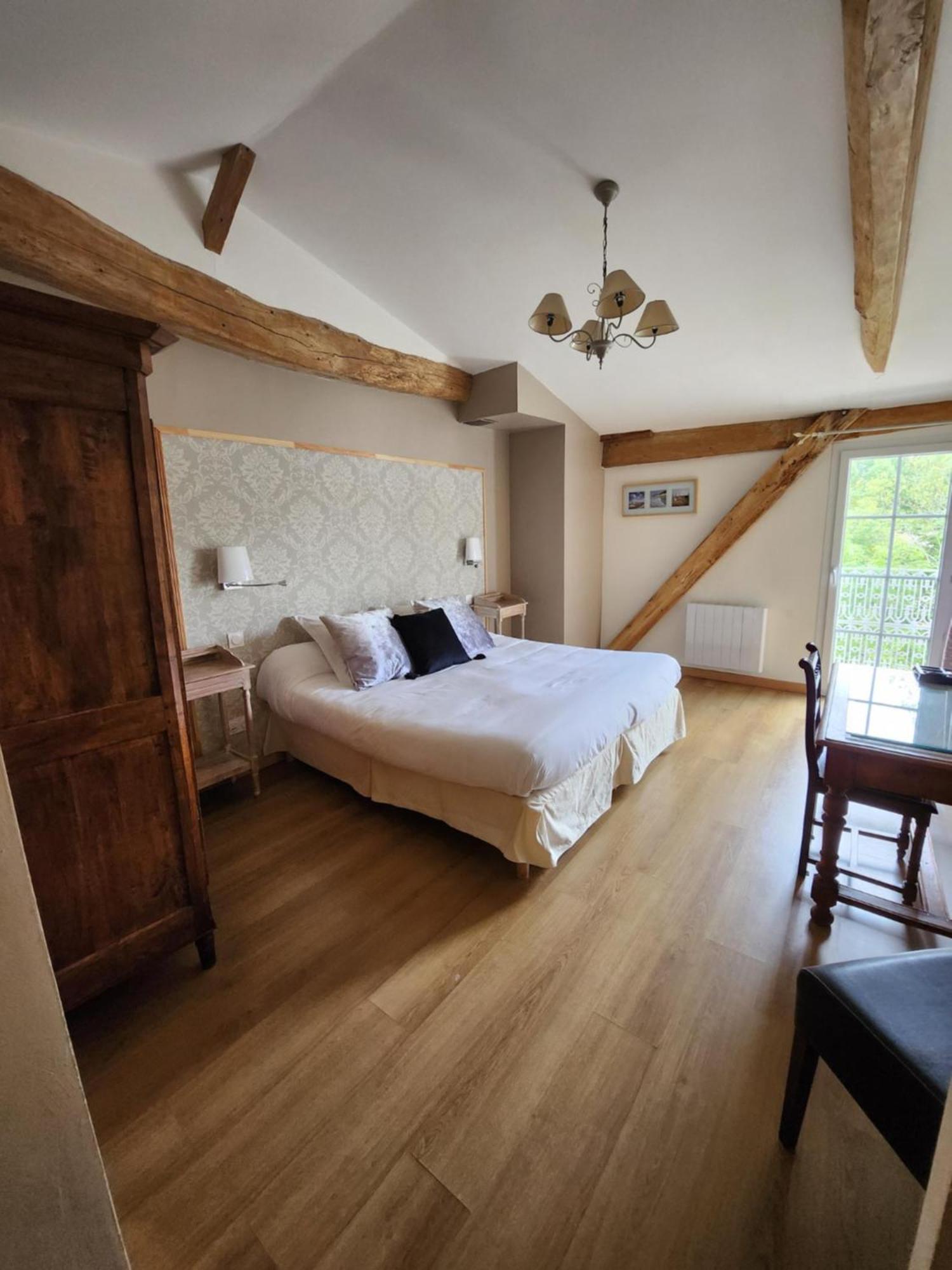 Hotel La Tour Perrier Eyrans-de Soudiac Zewnętrze zdjęcie