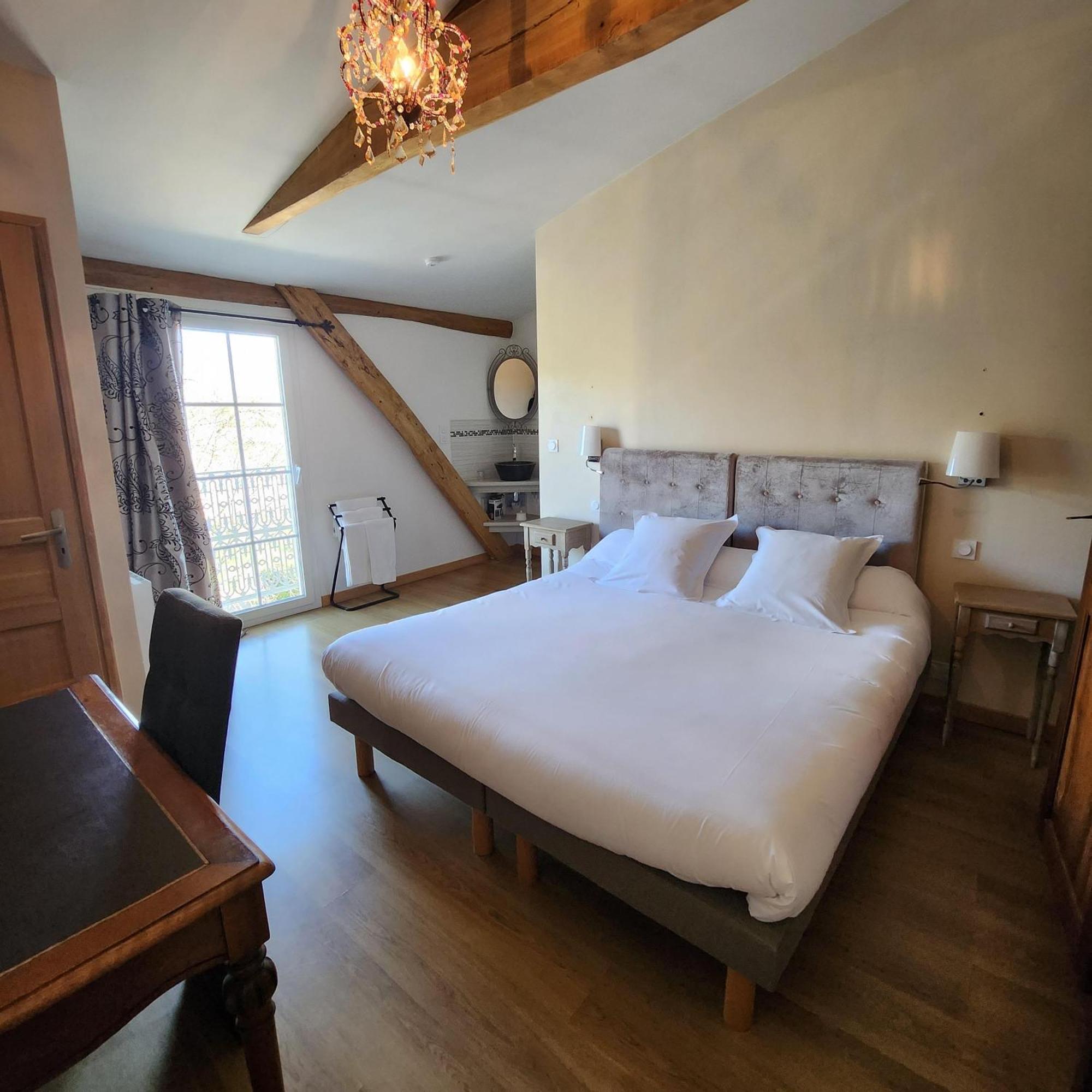 Hotel La Tour Perrier Eyrans-de Soudiac Zewnętrze zdjęcie