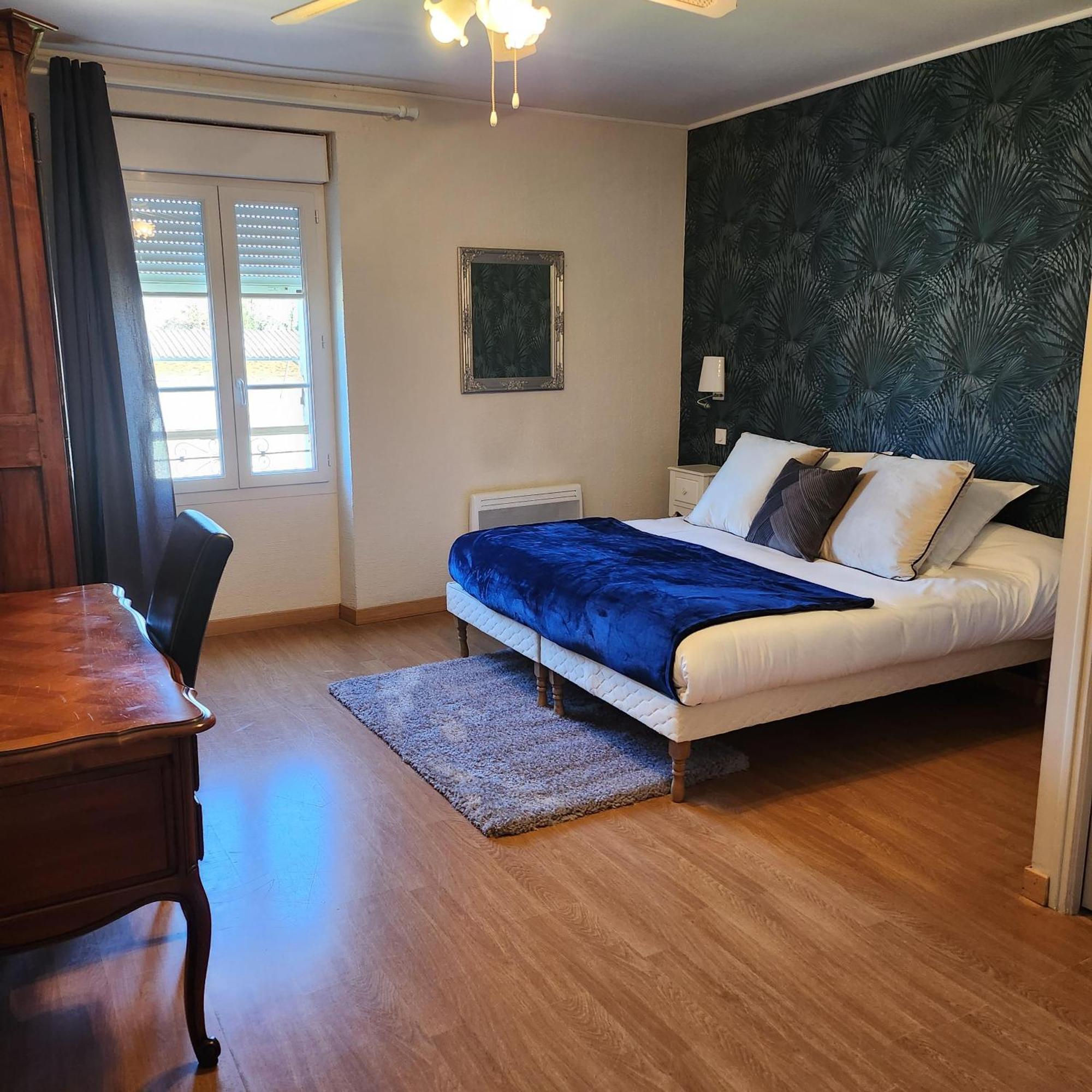 Hotel La Tour Perrier Eyrans-de Soudiac Zewnętrze zdjęcie