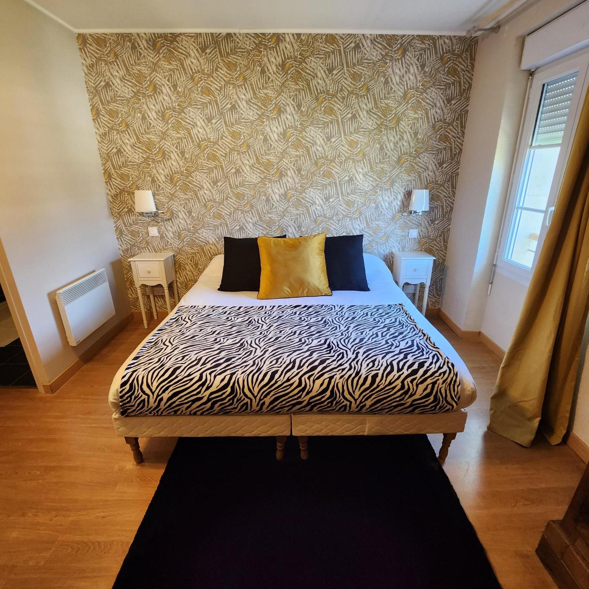 Hotel La Tour Perrier Eyrans-de Soudiac Zewnętrze zdjęcie