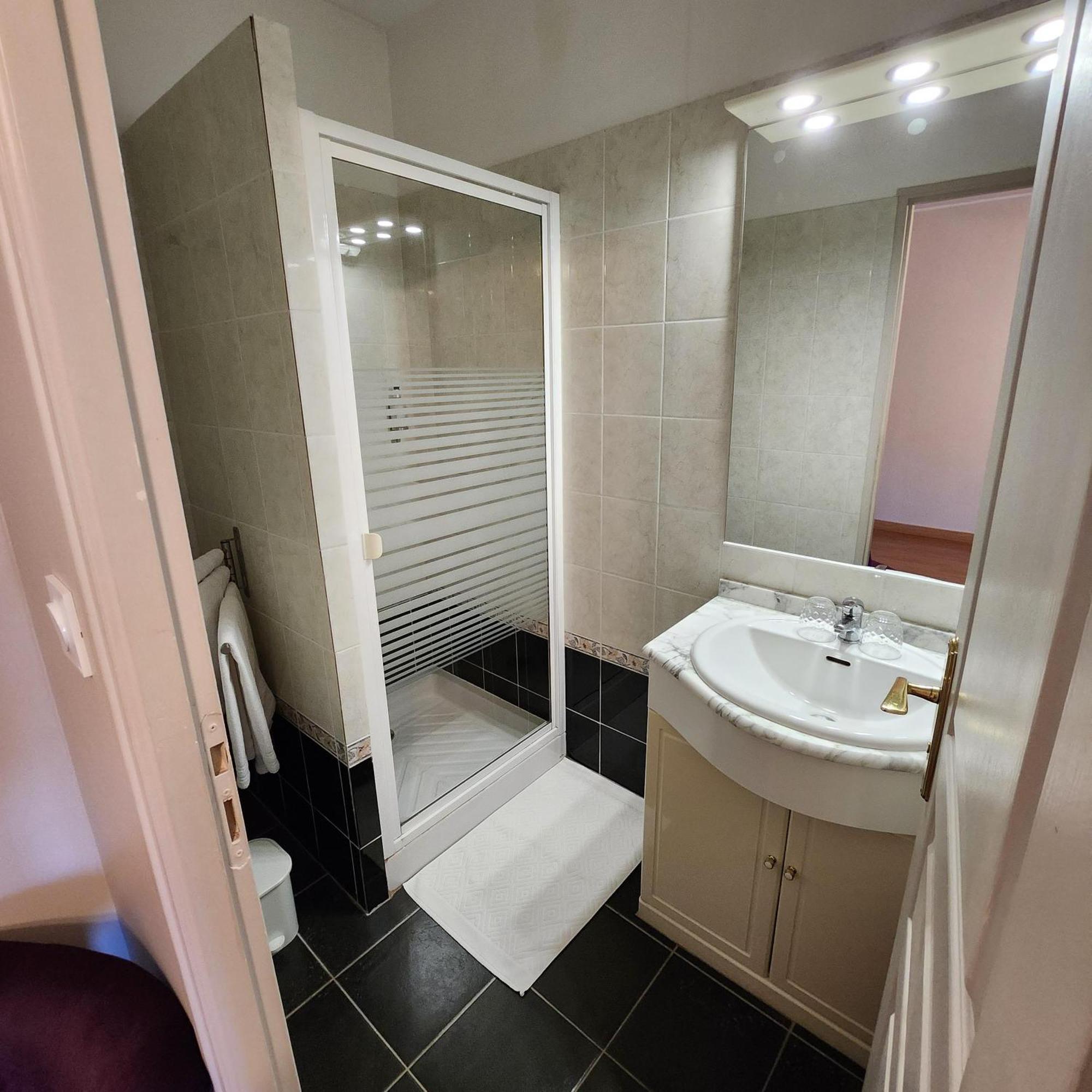 Hotel La Tour Perrier Eyrans-de Soudiac Zewnętrze zdjęcie